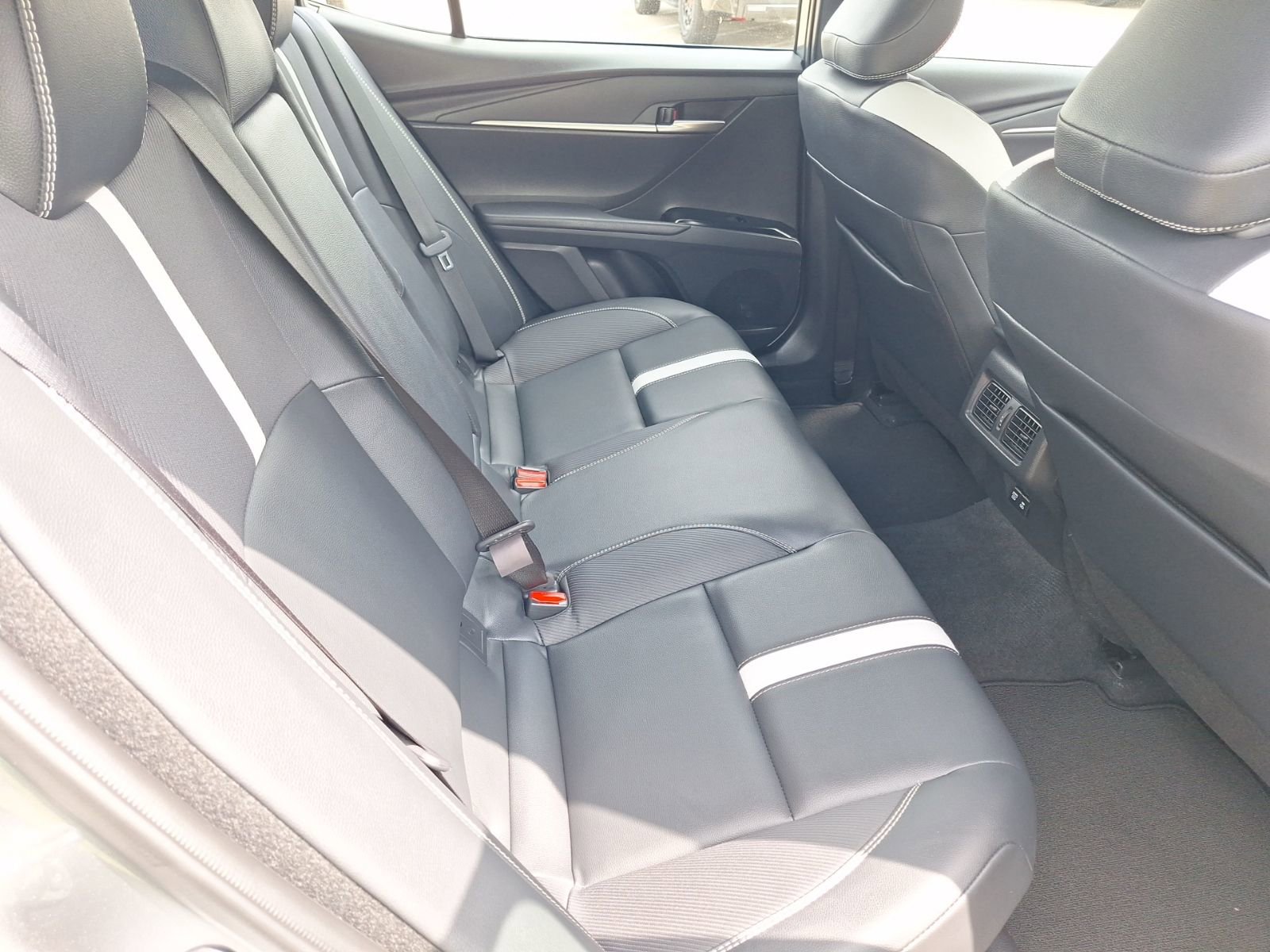 Used 2025 Toyota Camry SE w/ Convenience Package FWD image 30