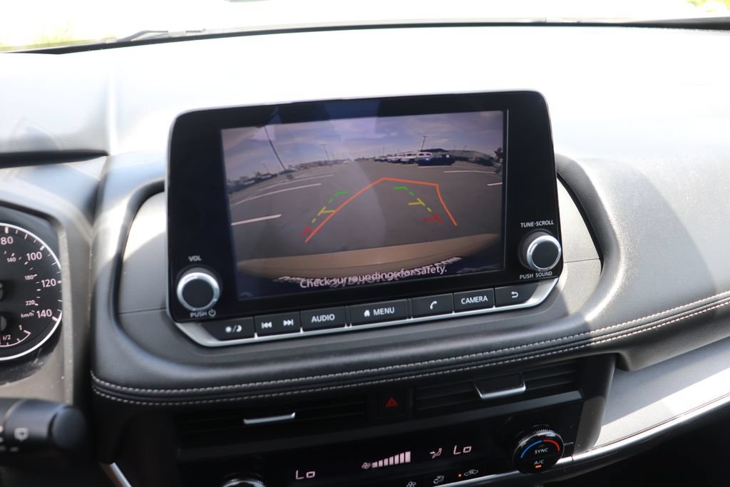 Used 2025 Nissan Rogue SV FWD image 18