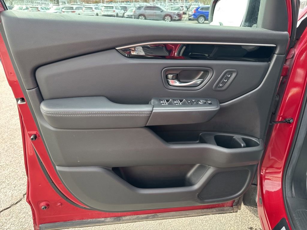 Certified 2025 Honda Pilot EX-L image 30