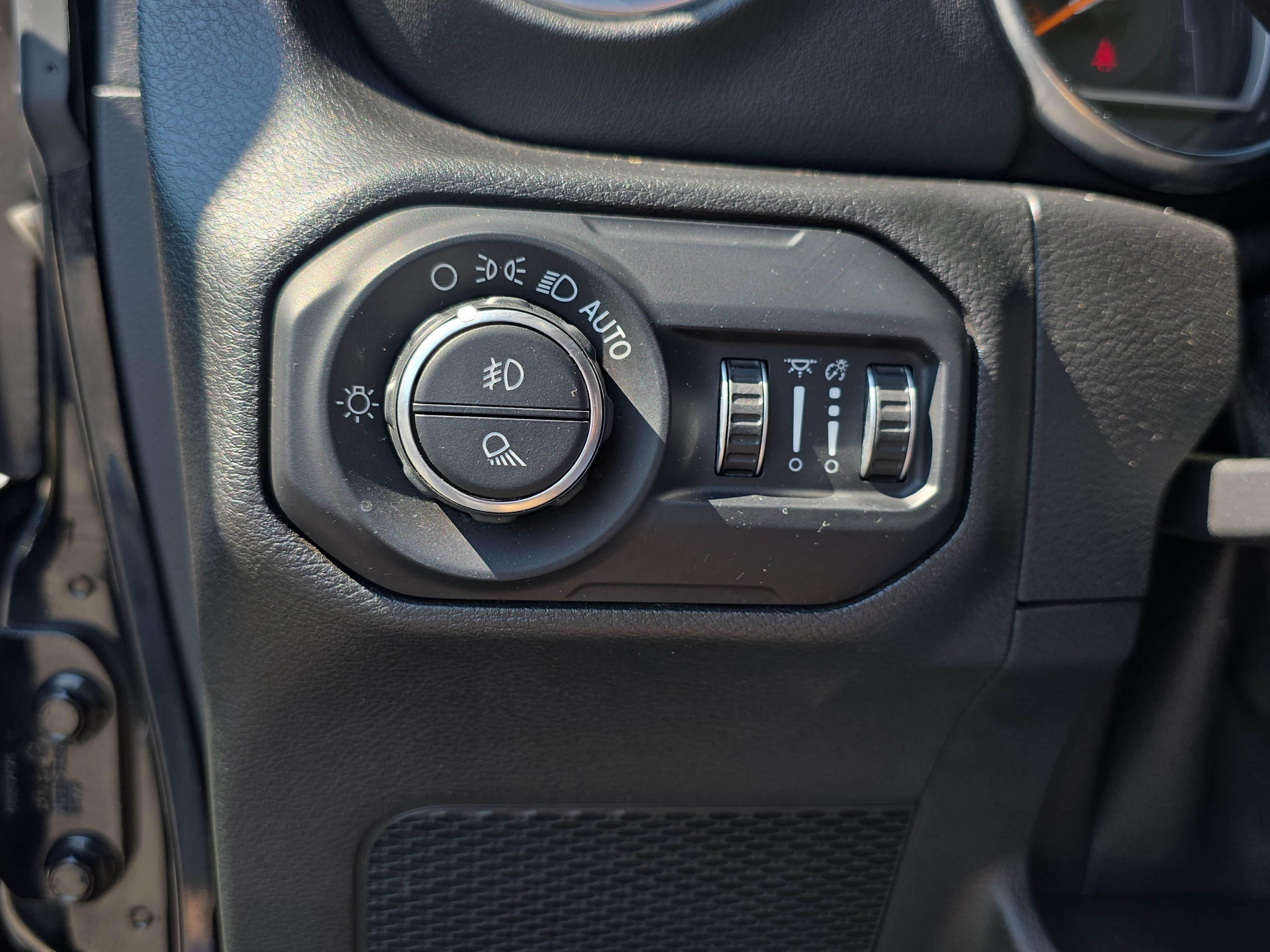 Used 2020 Jeep Gladiator Overland AWD/4WD image 23