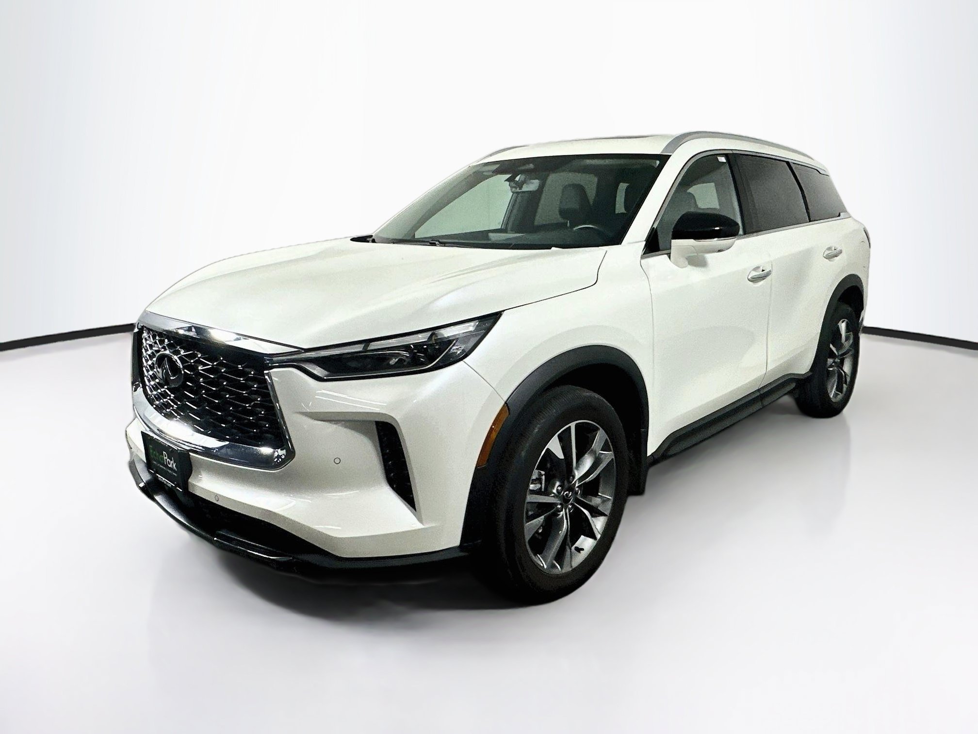 Used 2023 INFINITI QX60 Luxe AWD/4WD image 3