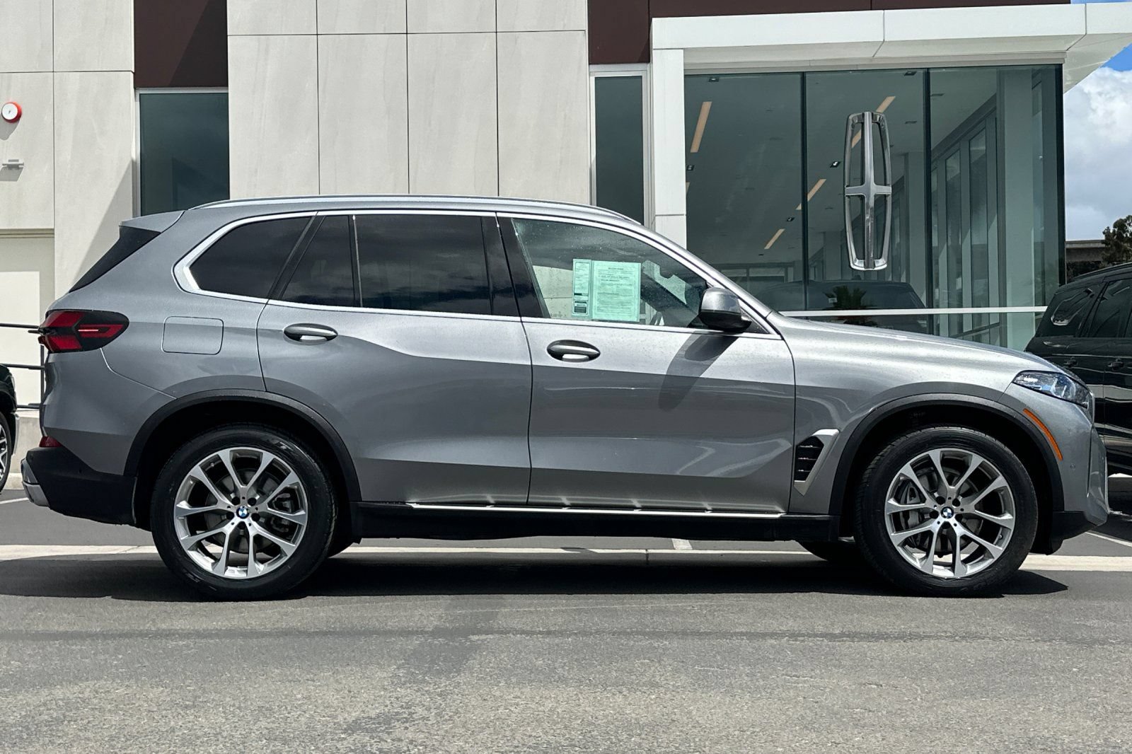 Used 2025 BMW X5 xDrive40i AWD/4WD image 2