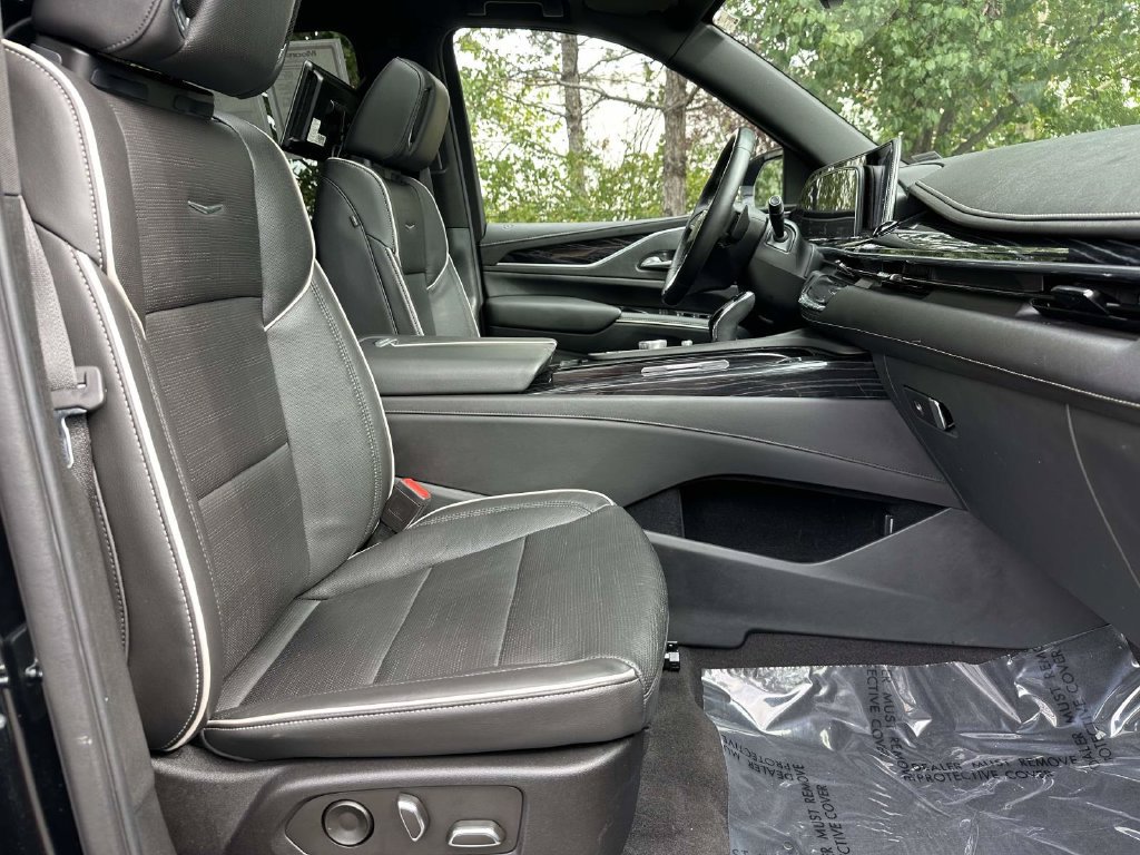 Used 2022 Cadillac Escalade ESV Sport w/ Touring Package AWD/4WD image 7