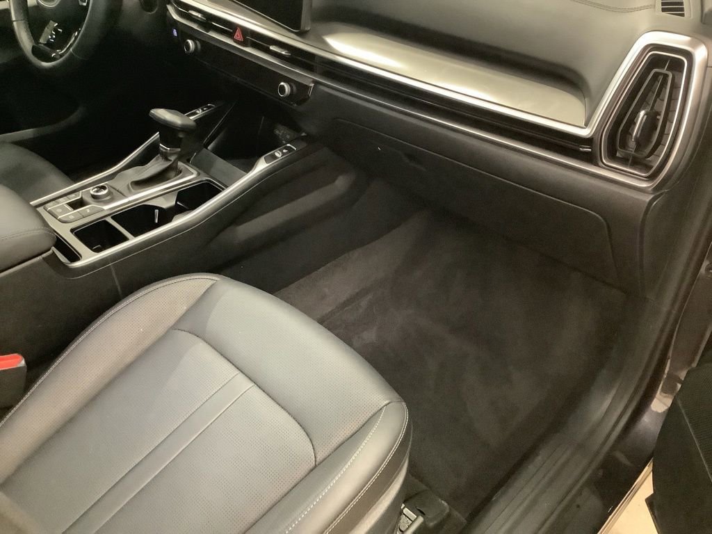 Certified 2025 Kia Sorento S w/ Panoramic Sunroof Package image 24