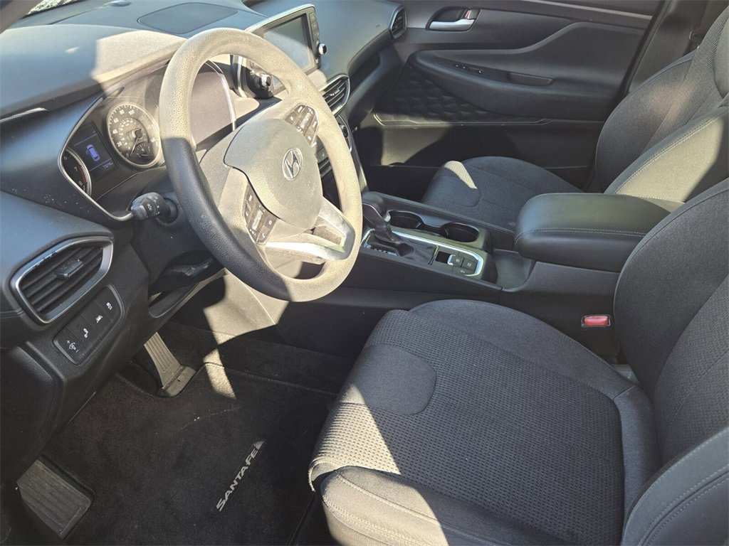Used 2019 Hyundai Santa Fe SE image 5