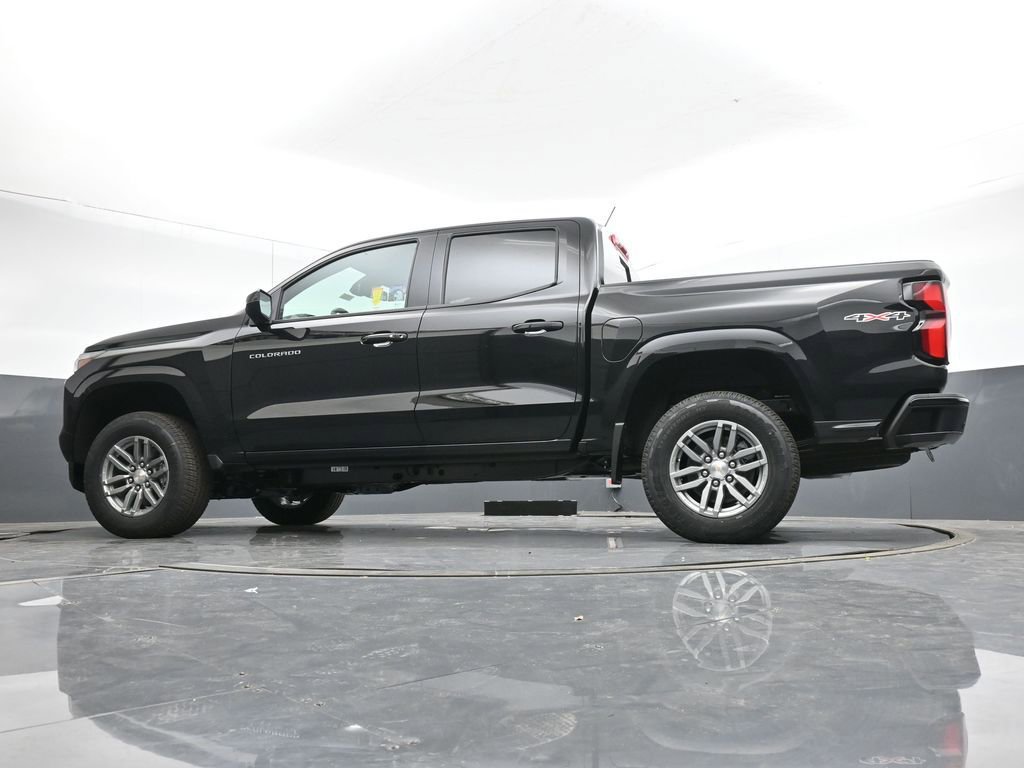 Used 2024 Chevrolet Colorado LT w/ LT Convenience Package III image 11