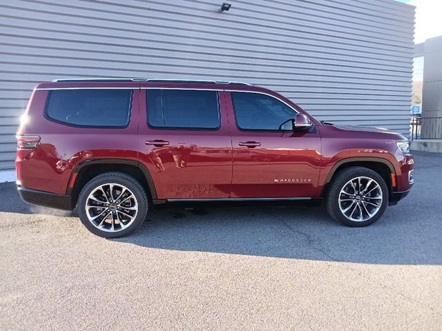 Used 2022 Jeep Wagoneer Series III w/ Premium Group I image 2