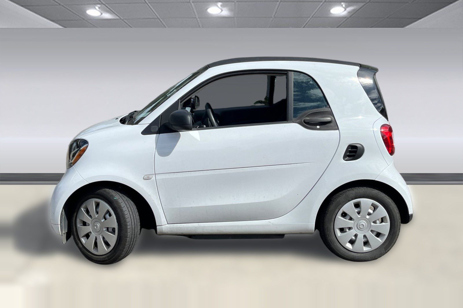 Used 2019 smart fortwo electric drive RWD image 2
