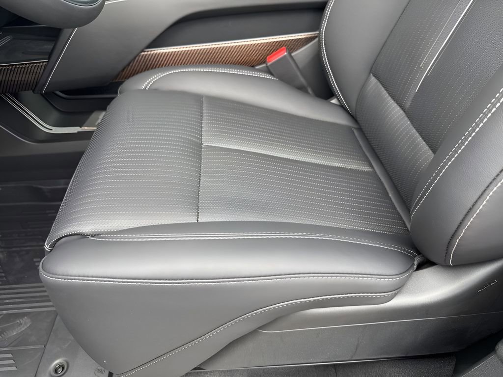 New 2026 Cadillac Vistiq Sport w/ LPO, Floor Liner Package image 17