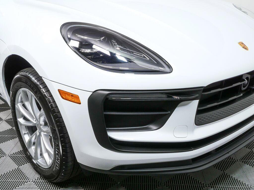 Certified 2026 Porsche Macan Turbo AWD/4WD image 37