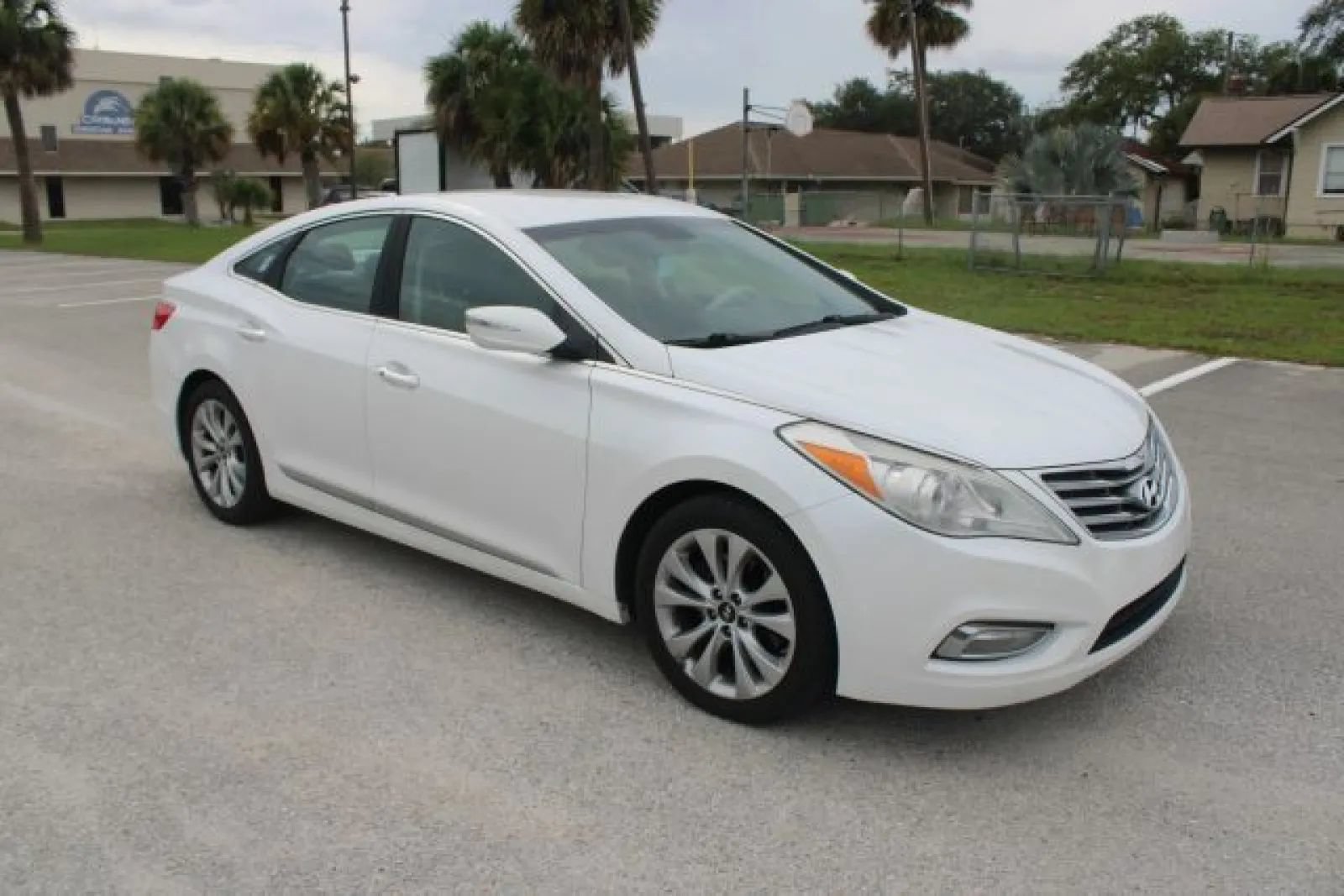 Used 2013 Hyundai Azera FWD image 22