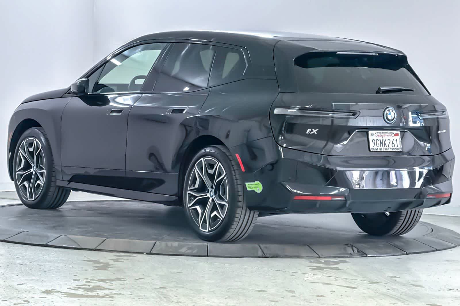 Used 2024 BMW iX xDrive50 w/ Sport Package AWD/4WD image 6