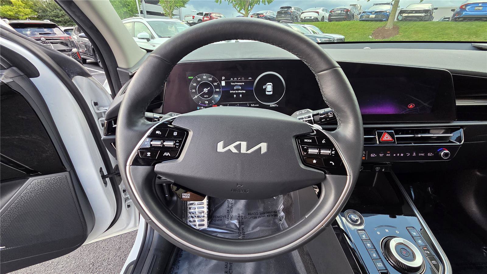 Certified 2023 Kia Niro Wave w/ Wave Preserve Package FWD image 17