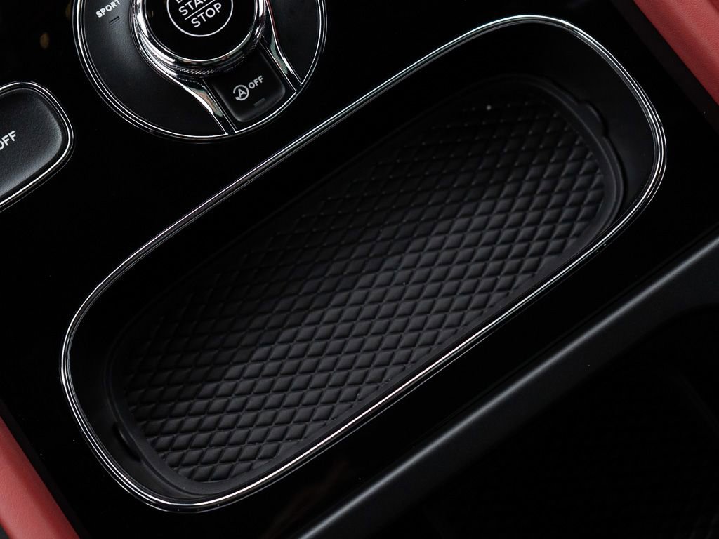 Used 2022 Bentley Bentayga AWD/4WD image 32
