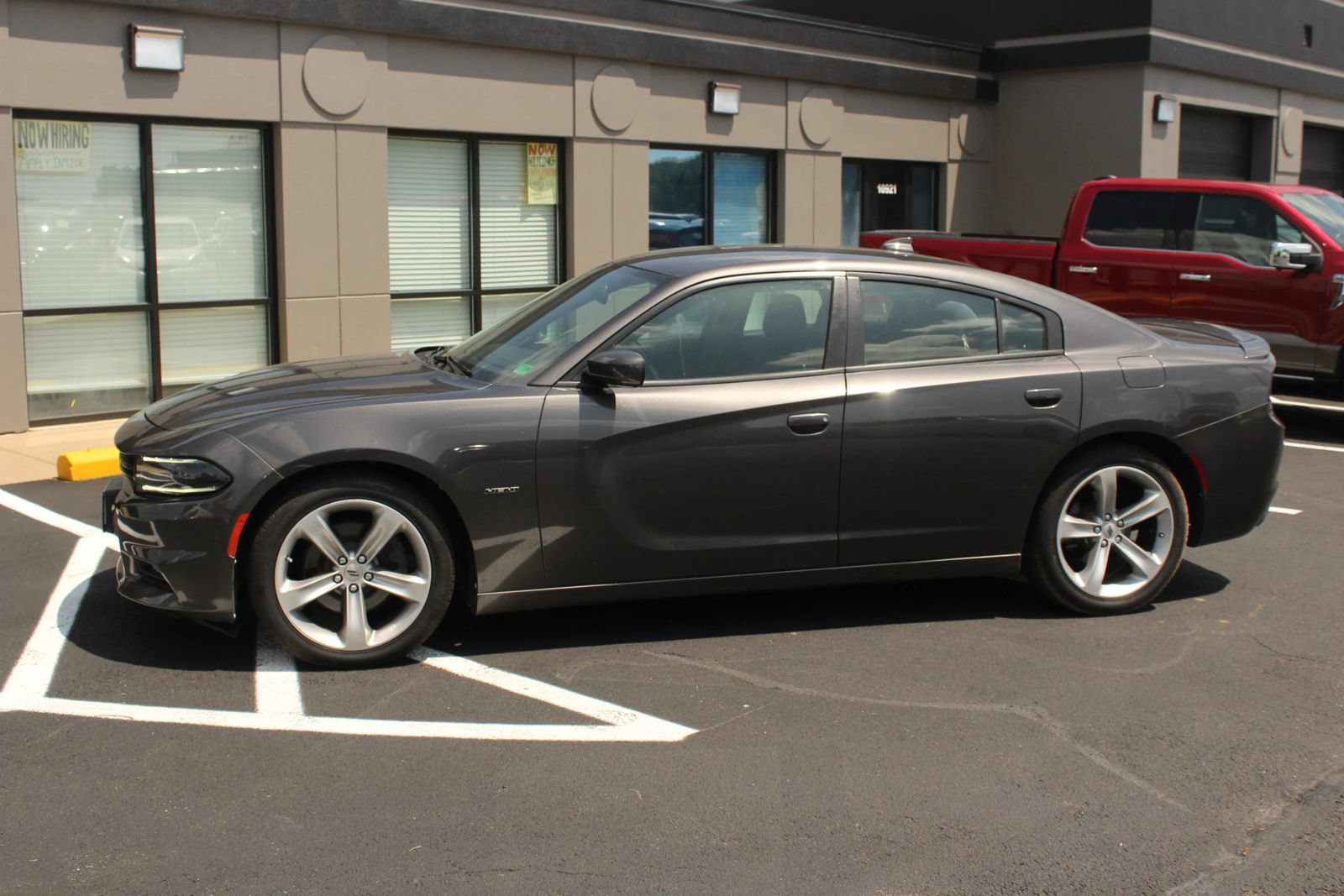Used 2018 Dodge Charger R/T RWD image 2