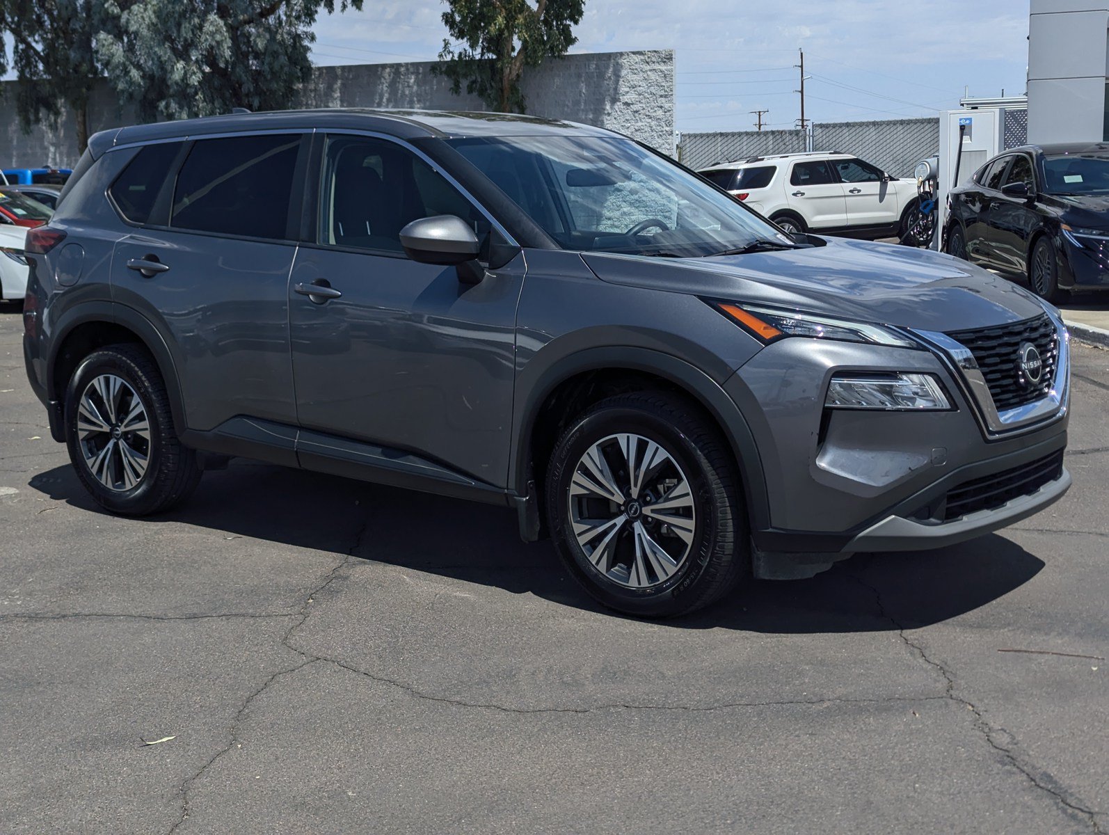 Used 2023 Nissan Rogue SV FWD image 1