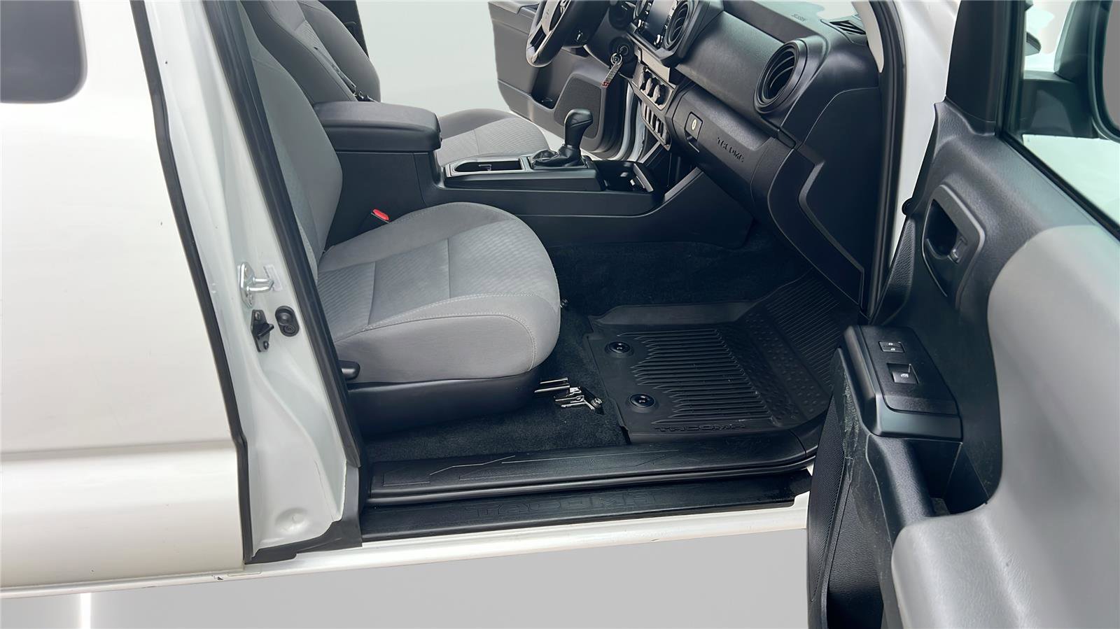 Used 2021 Toyota Tacoma SR RWD image 13