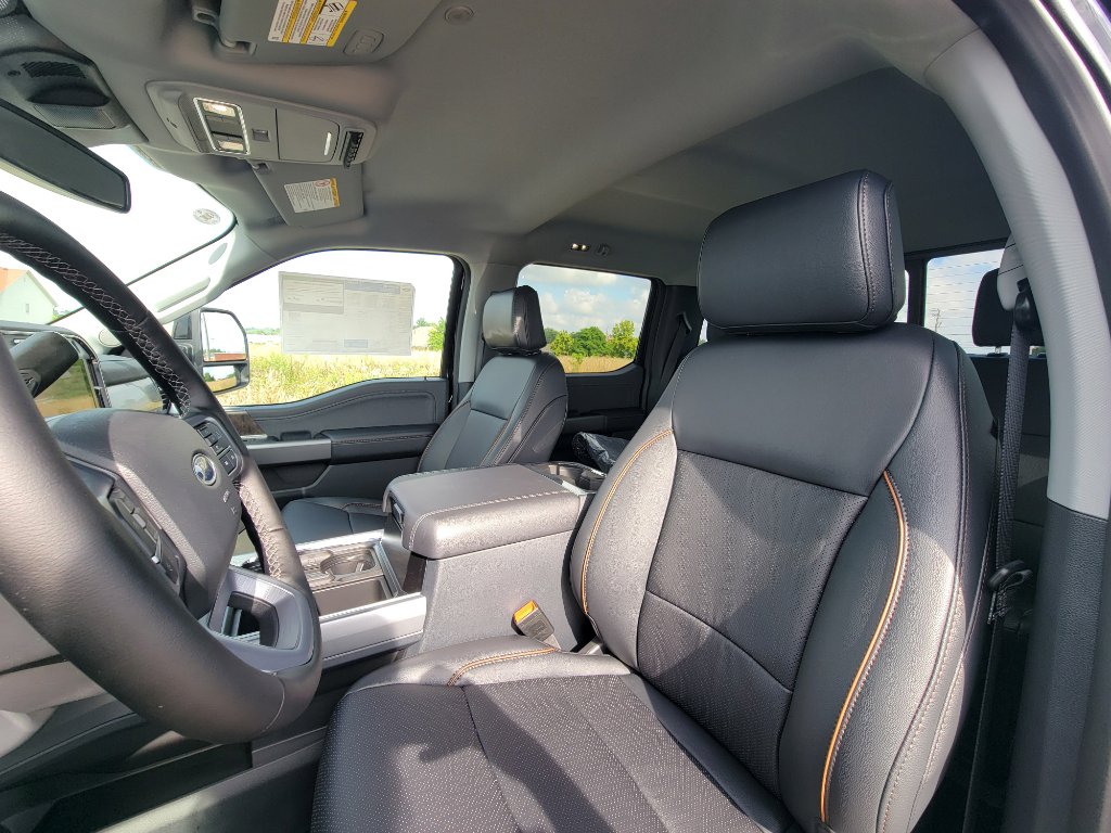 New 2025 Ford F250 Lariat w/ Black Appearance Package image 15