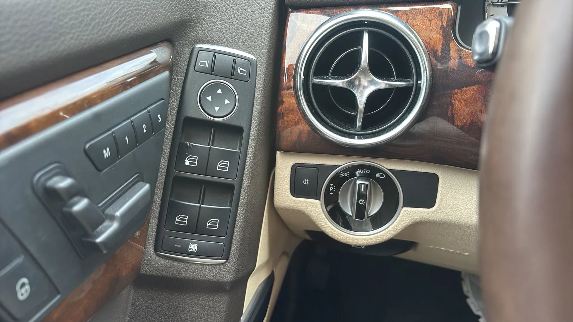 Used 2013 Mercedes-Benz GLK 350 4MATIC image 12