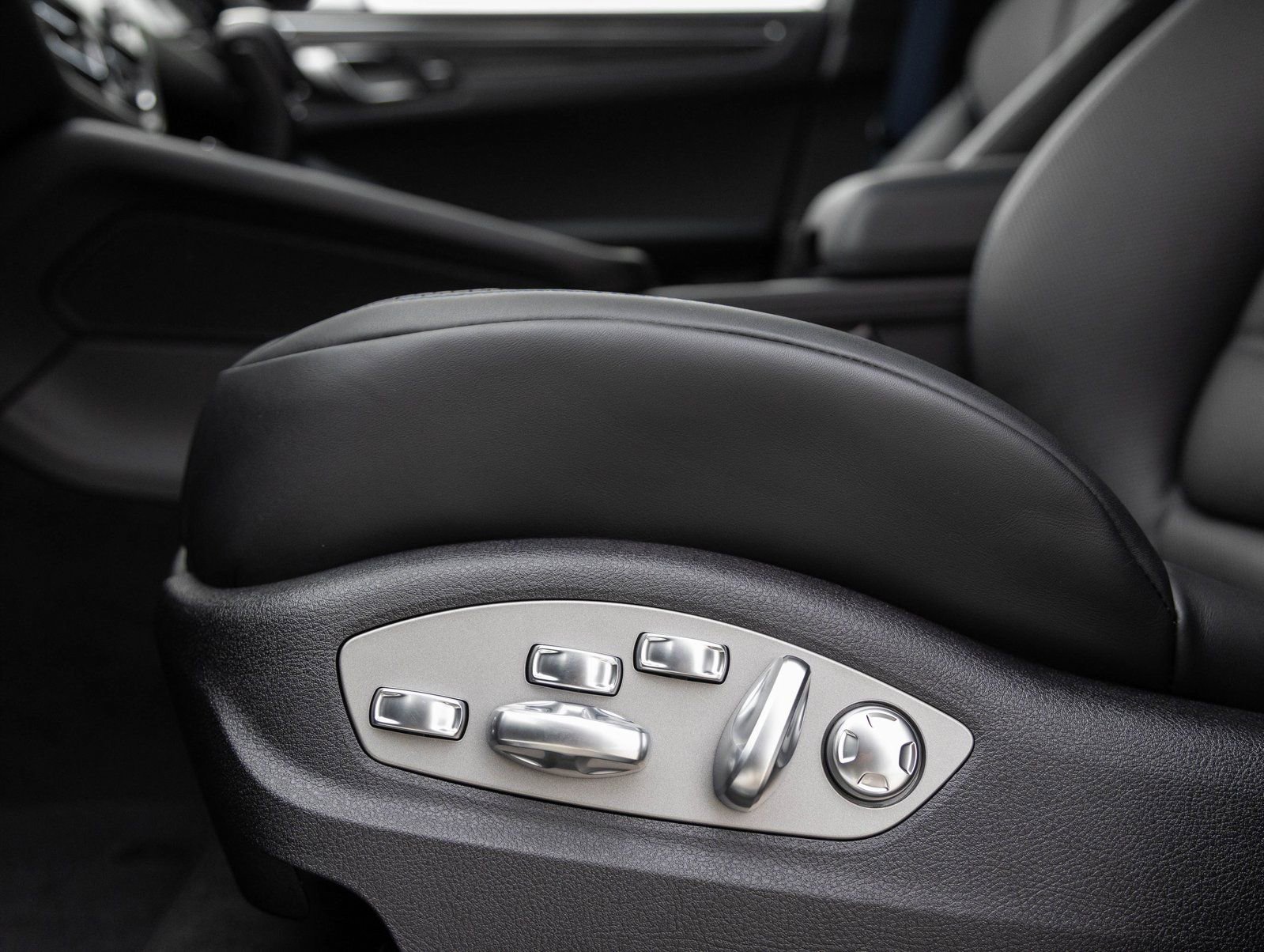 New 2026 Porsche Macan GTS image 22