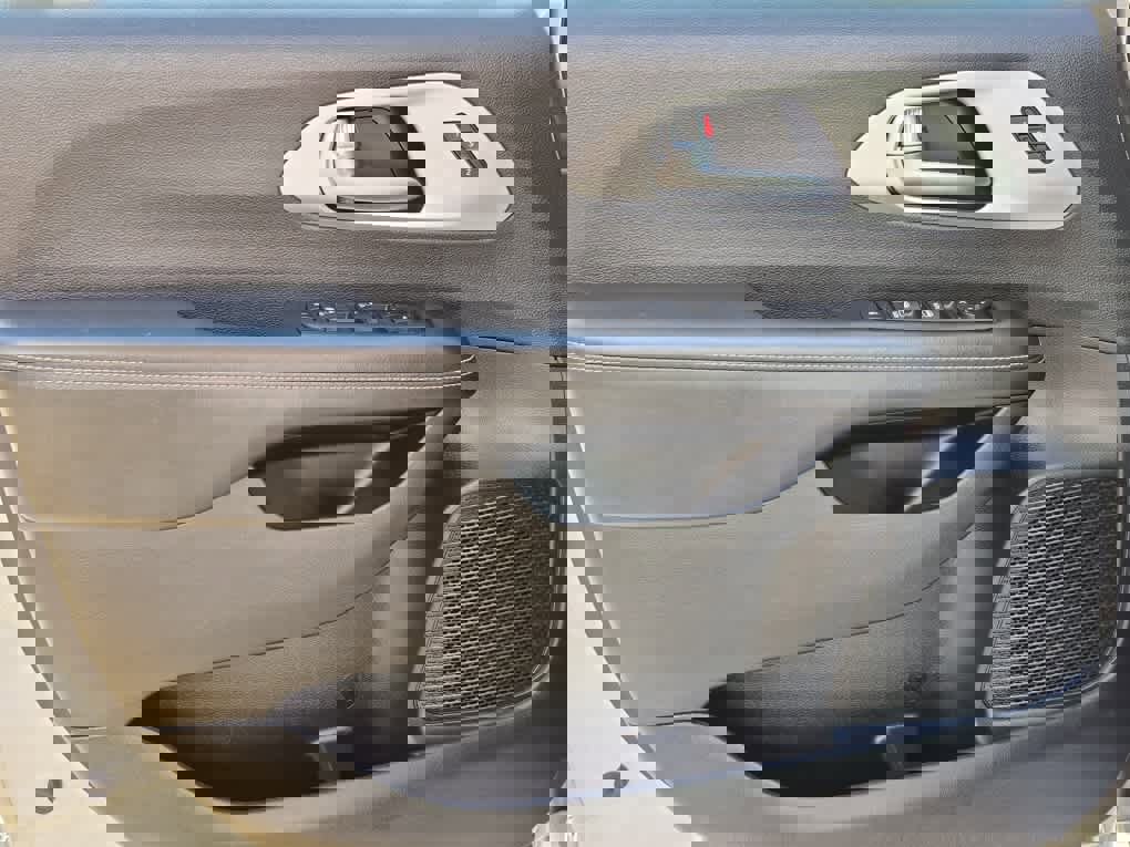 Used 2019 Chrysler Pacifica Limited w/ S Appearance Package image 9