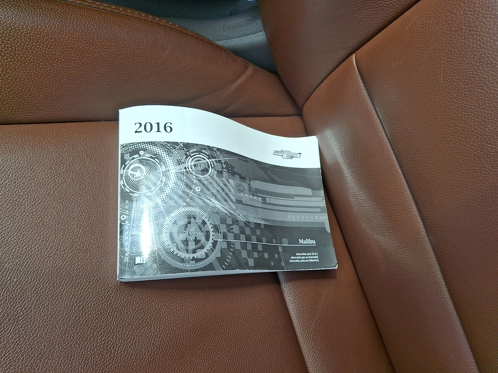 Used 2016 Chevrolet Malibu Hybrid w/ Leather Package FWD image 26
