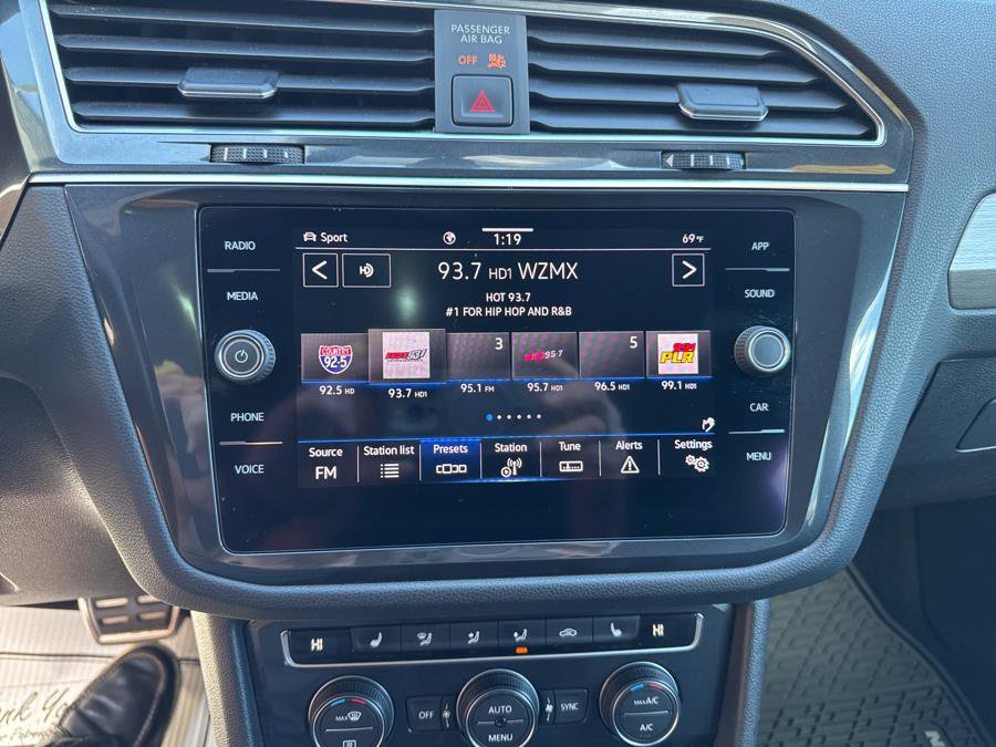 Used 2021 Volkswagen Tiguan SE R-Line image 21