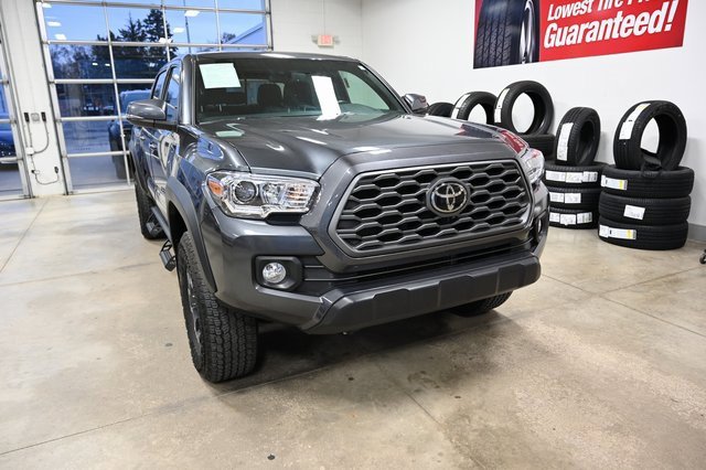 Used 2022 Toyota Tacoma TRD Off-Road image 3