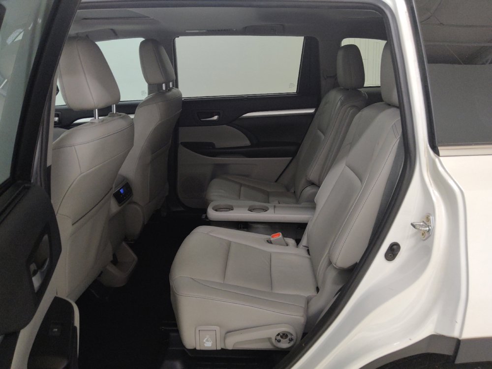 Used 2019 Toyota Highlander XLE FWD image 18