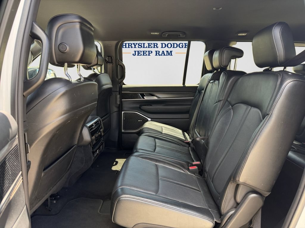 Used 2024 Jeep Wagoneer Series II w/ Flexible Seating Group AWD/4WD image 9