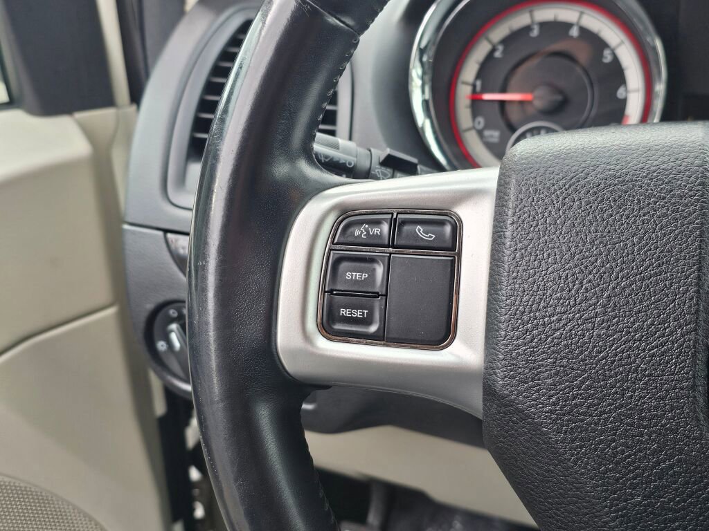 Used 2013 Dodge Grand Caravan SE FWD image 29