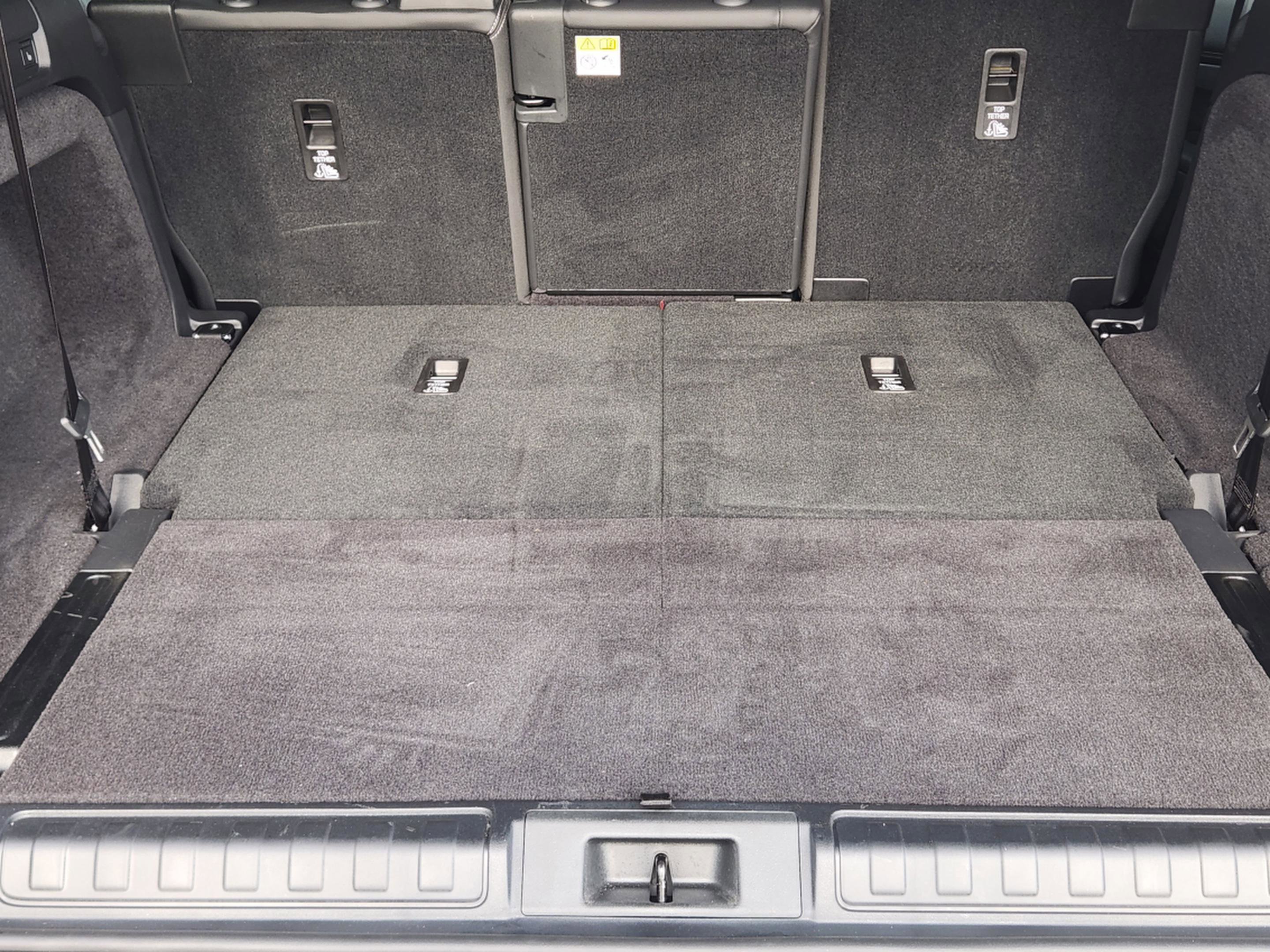 Certified 2024 Land Rover Discovery Dynamic SE image 31