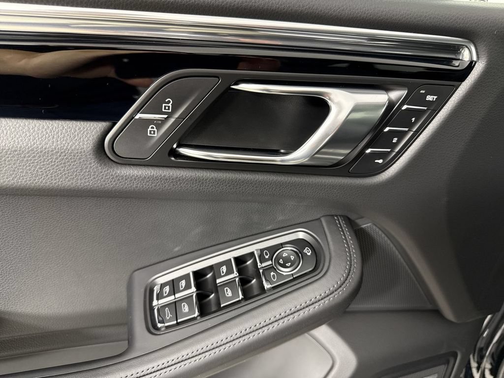 New 2026 Porsche Macan AWD/4WD image 33