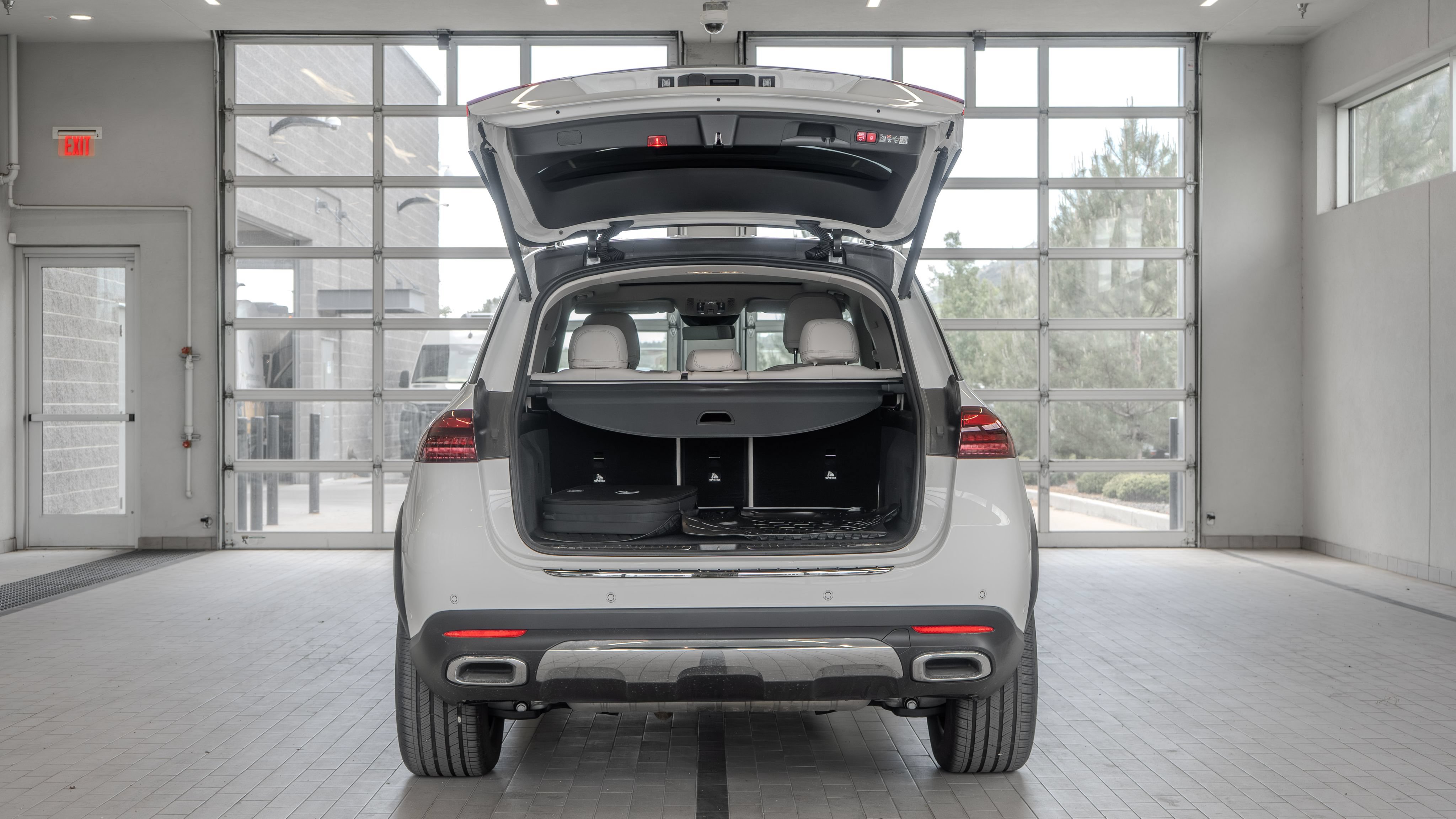 Certified 2025 Mercedes-Benz GLE 450e 4MATIC w/ Driver Assistance Package image 15