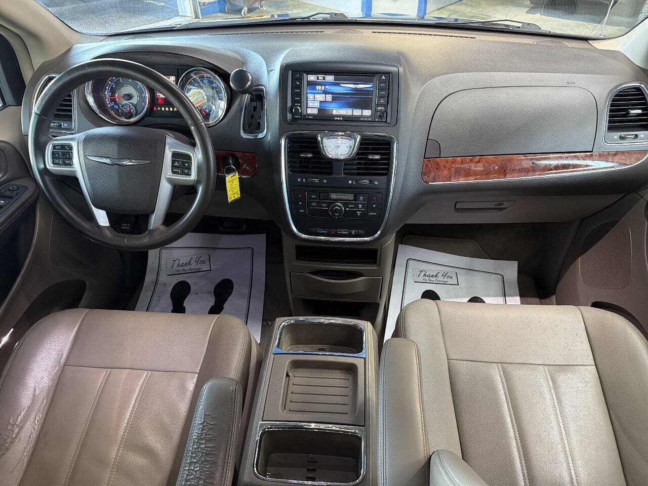 Used 2016 Chrysler Town & Country Touring FWD image 22