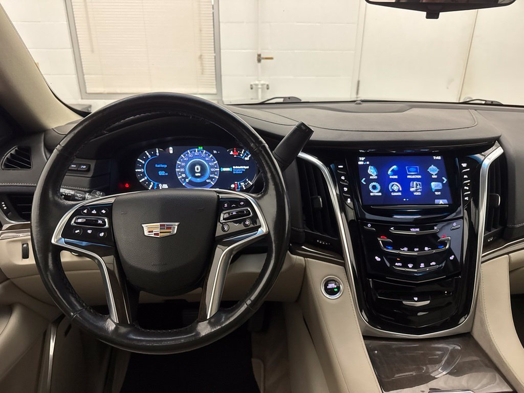 Used 2019 Cadillac Escalade Premium Luxury AWD/4WD image 17