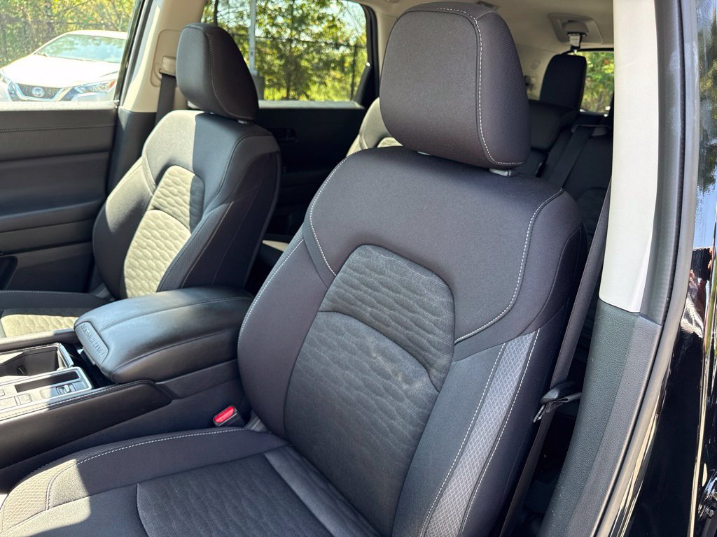 Certified 2025 Nissan Pathfinder SV FWD image 18