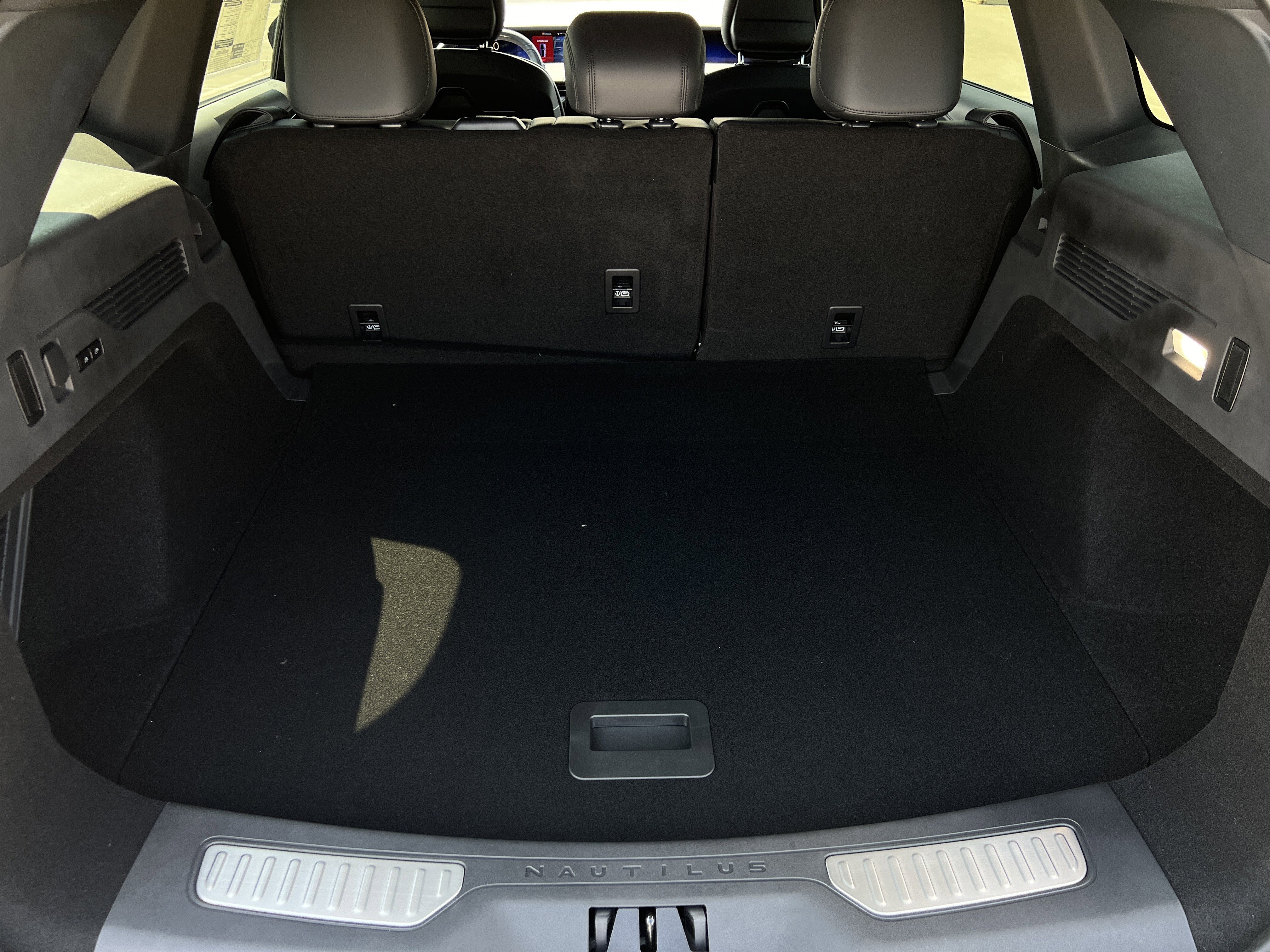 New 2025 Lincoln Nautilus Premier w/ Equipment Group 102A image 31