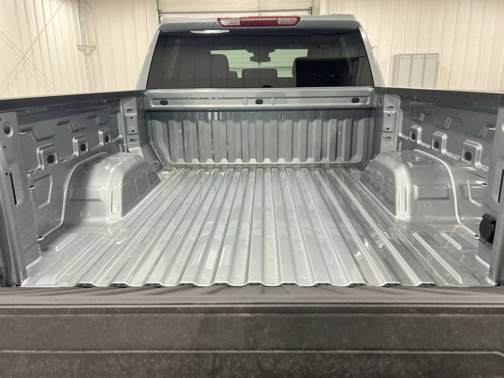 Used 2025 Chevrolet Silverado 1500 LT AWD/4WD image 24
