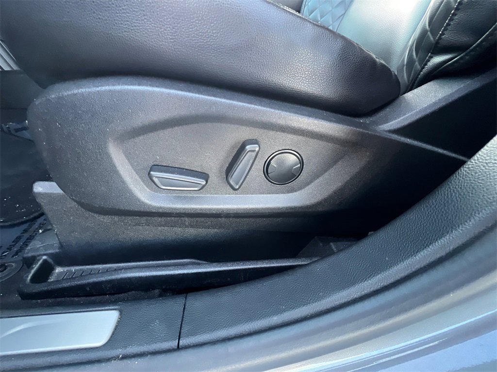 Used 2024 Ford Edge Titanium image 25