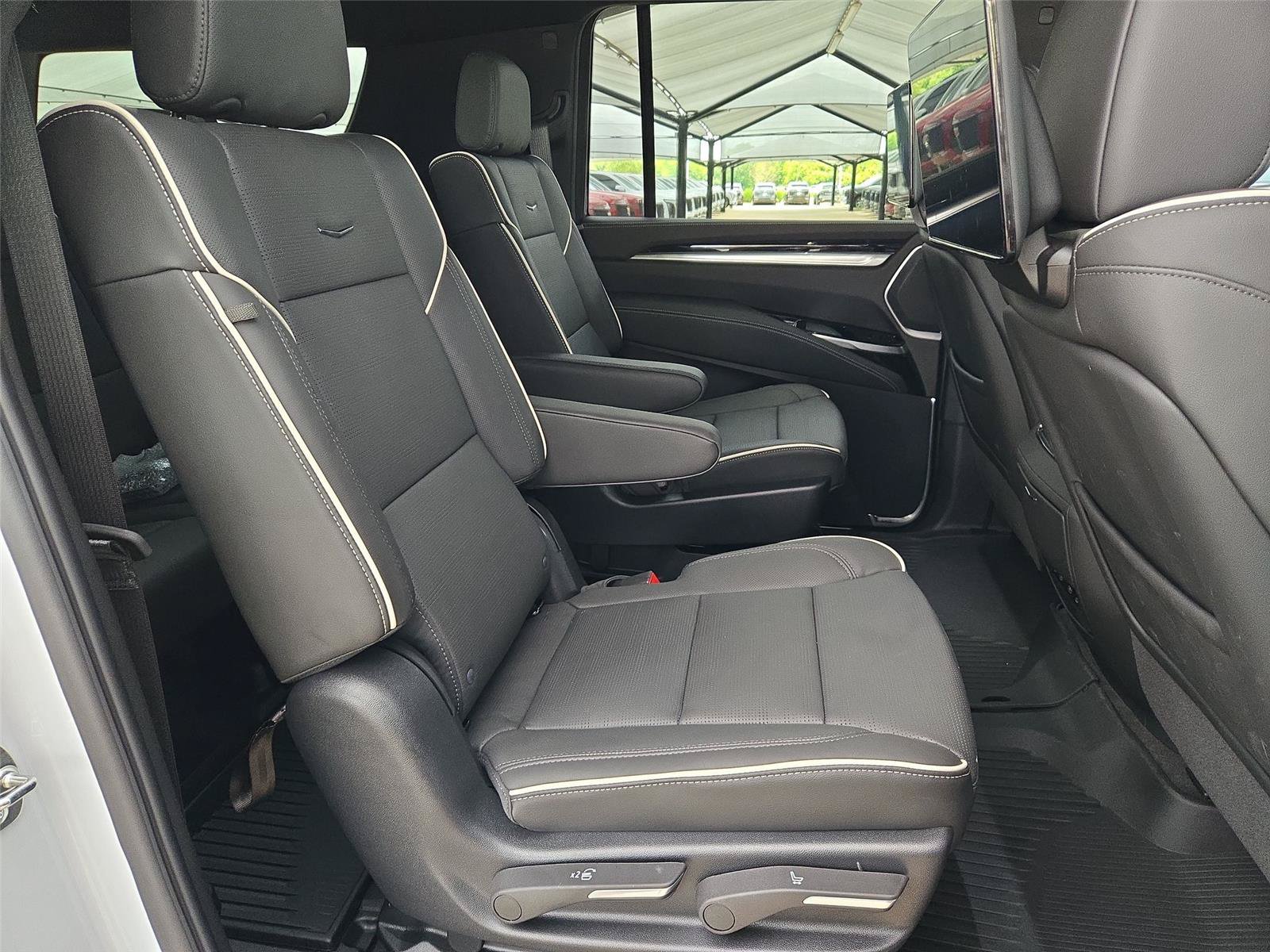 New 2026 Cadillac Escalade ESV Sport w/ Touring Package AWD/4WD image 30