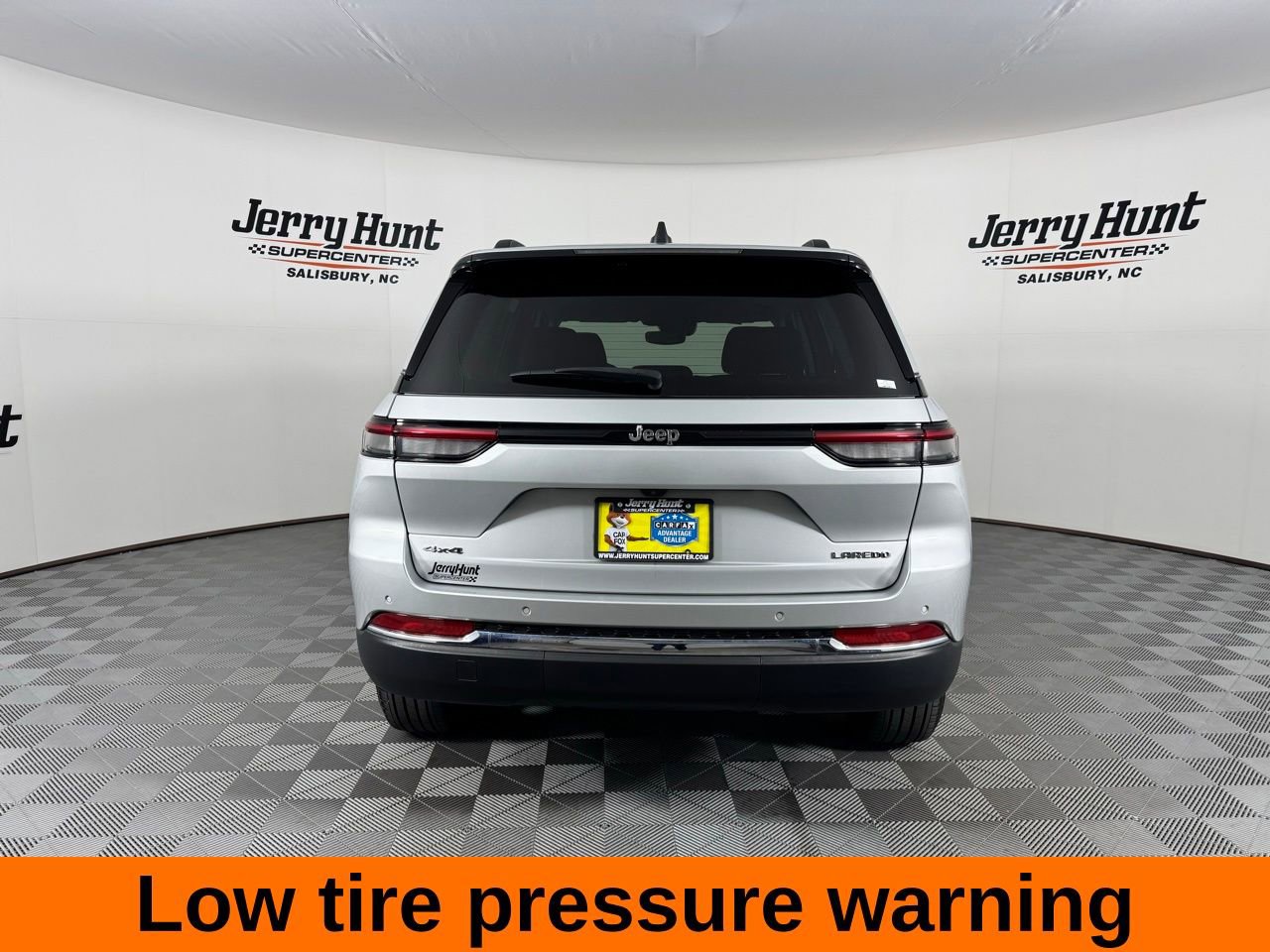 Used 2023 Jeep Grand Cherokee Laredo X image 8