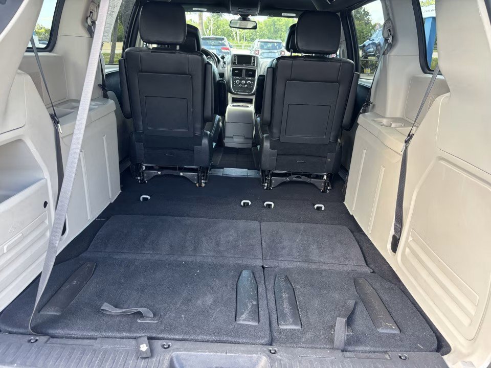 Used 2019 Dodge Grand Caravan SXT FWD image 24