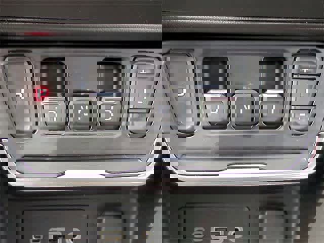 Used 2018 GMC Terrain SLE w/ Driver Convenience Package image 31