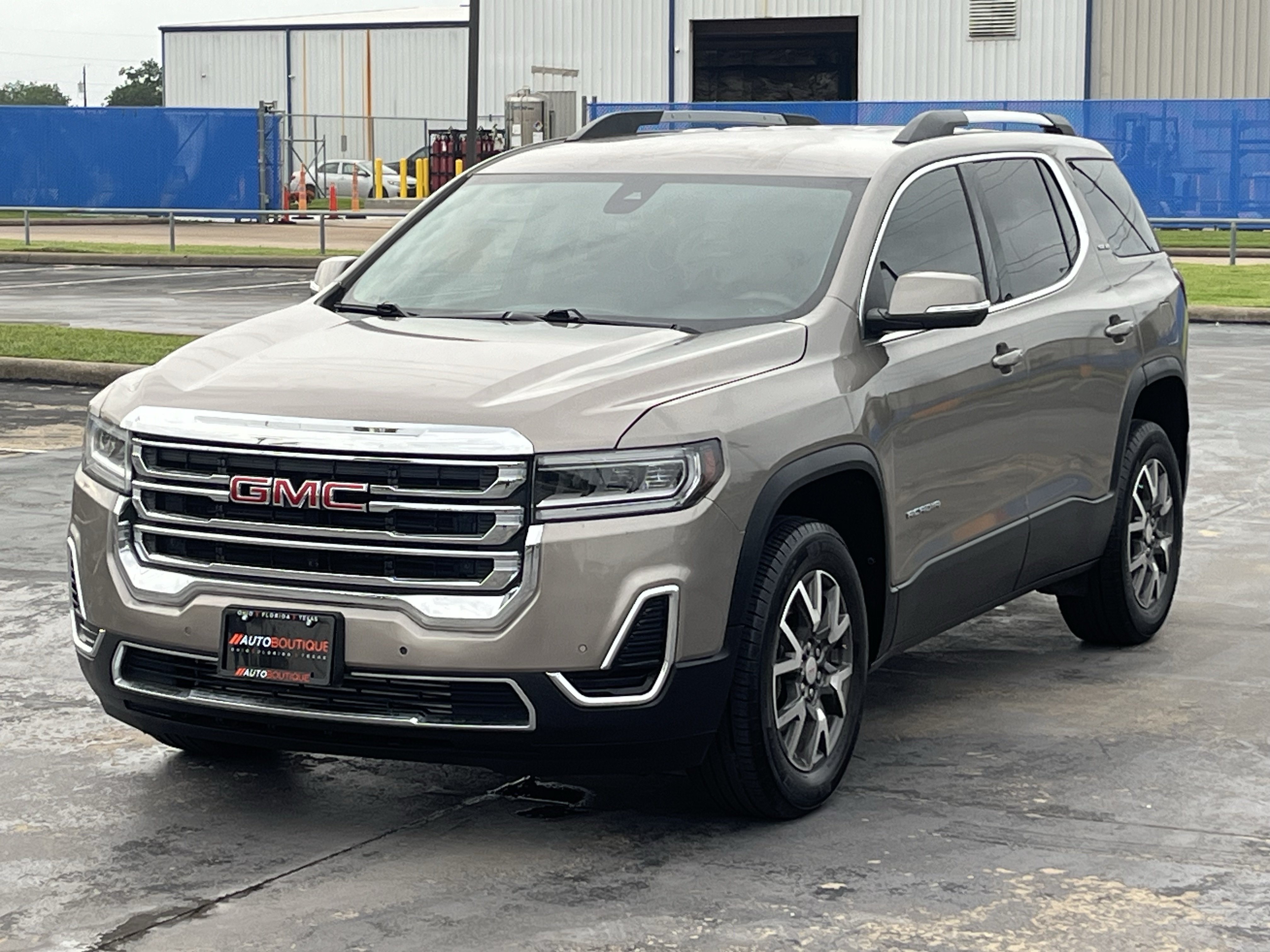 Used 2023 GMC Acadia SLE w/ Driver Convenience Package FWD image 5
