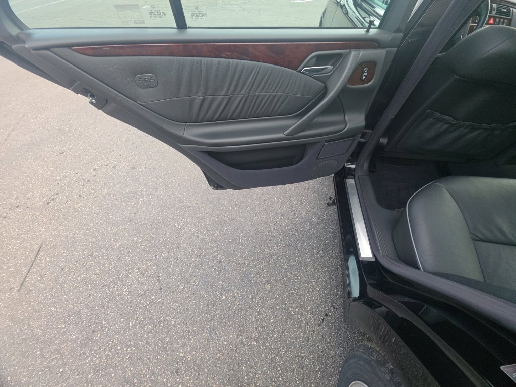 Used 2002 Mercedes-Benz E 320 4MATIC Sedan image 25