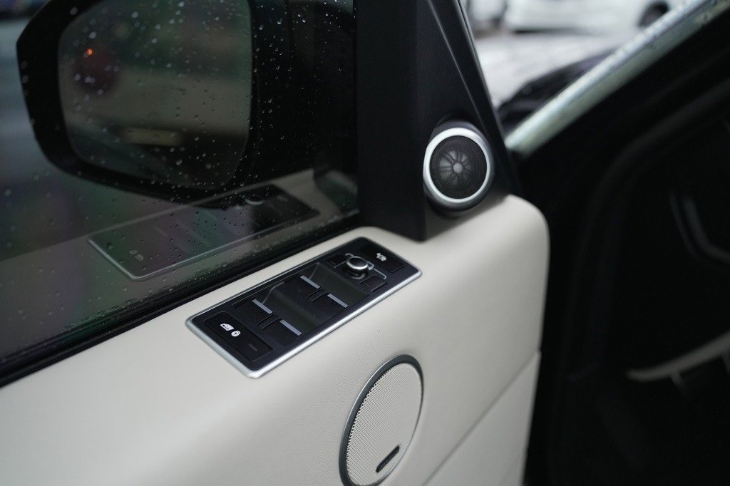 Used 2015 Land Rover Range Rover Supercharged image 16