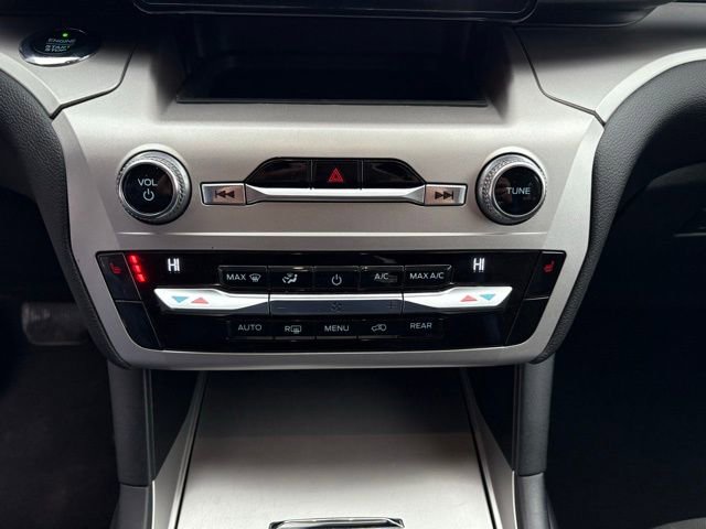 Used 2021 Ford Explorer XLT image 19