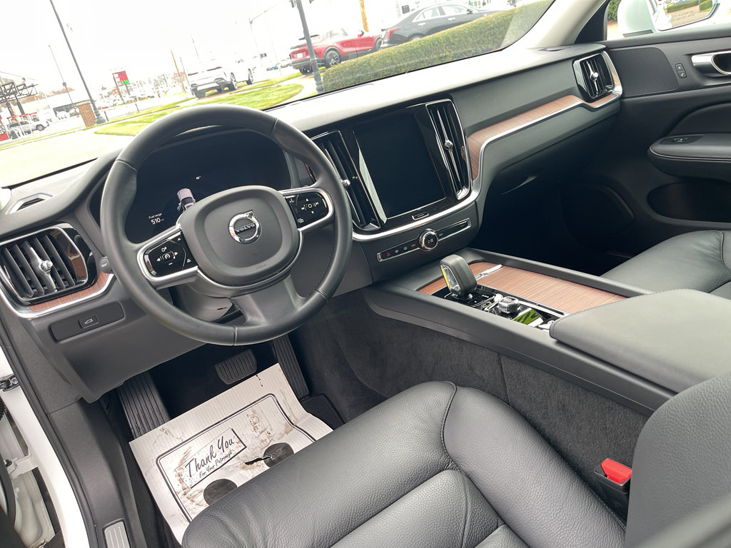 Used 2025 Volvo V60 B5 Cross Country Plus image 30