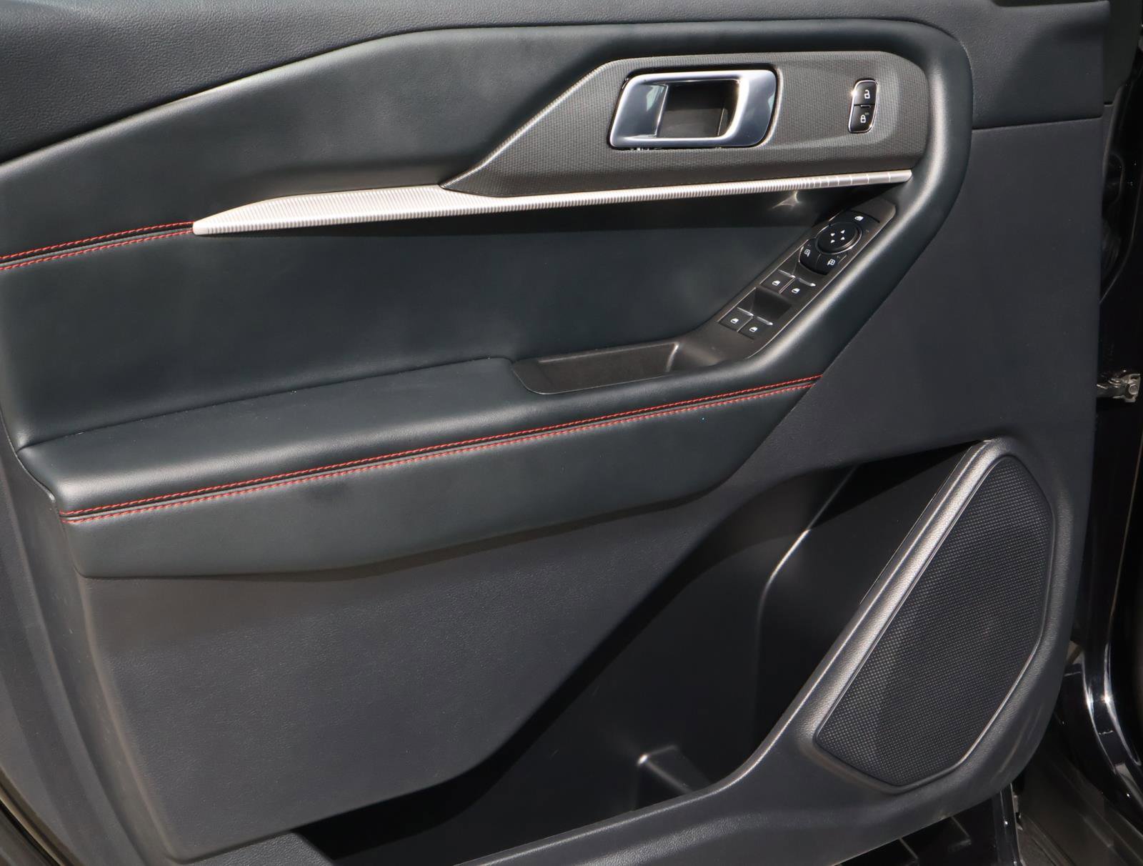 Used 2025 Ford Explorer ST-Line image 17